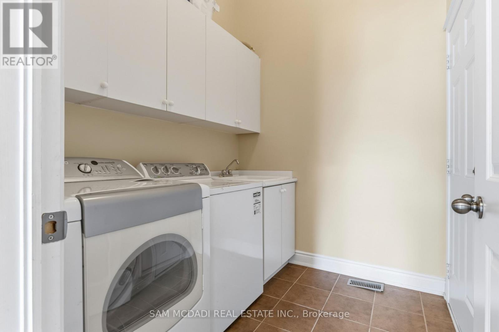 15 Eaglesprings Crescent, Brampton, Ontario  L6P 2V8 - Photo 25 - W13718574