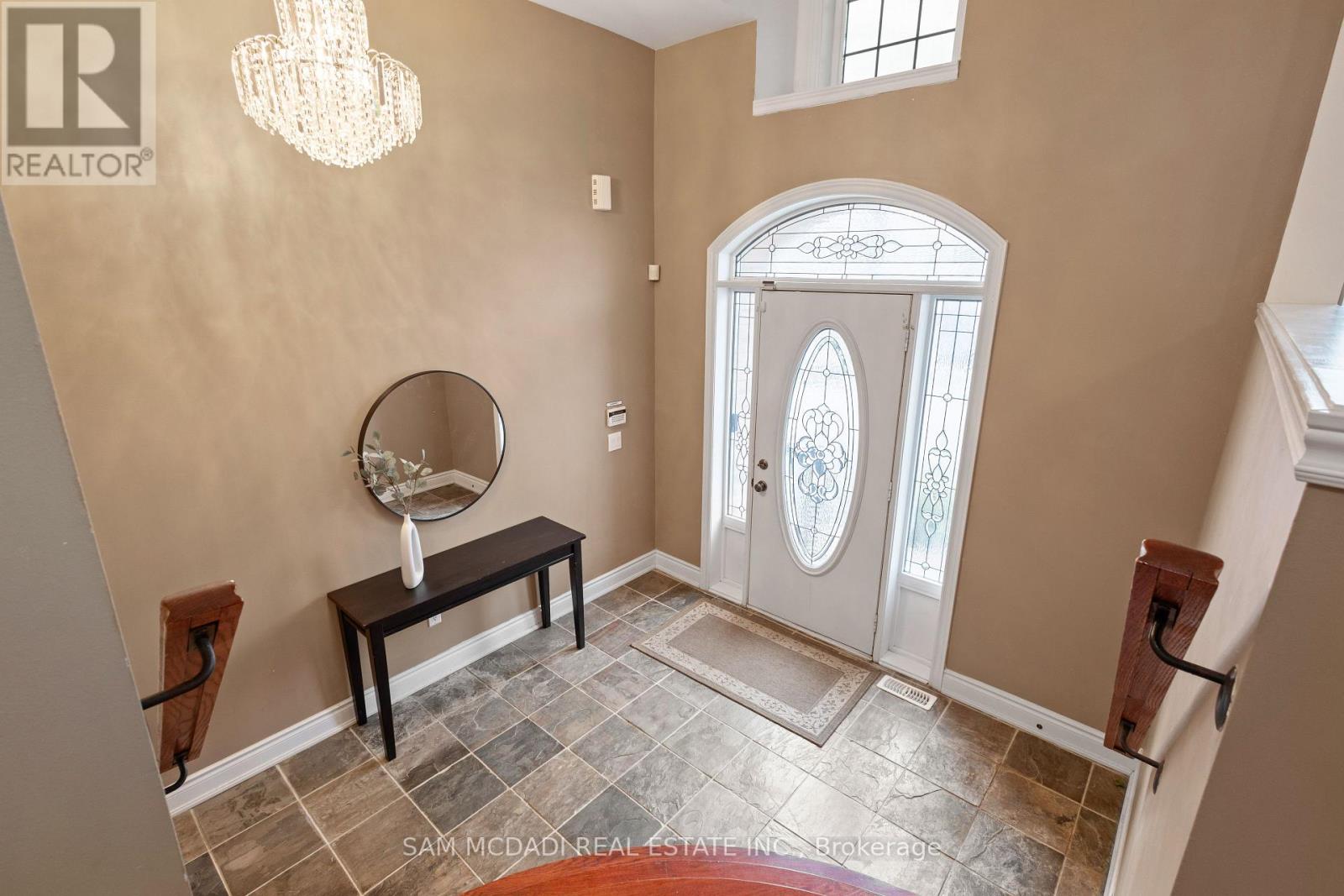 15 Eaglesprings Crescent, Brampton, Ontario  L6P 2V8 - Photo 4 - W13718574