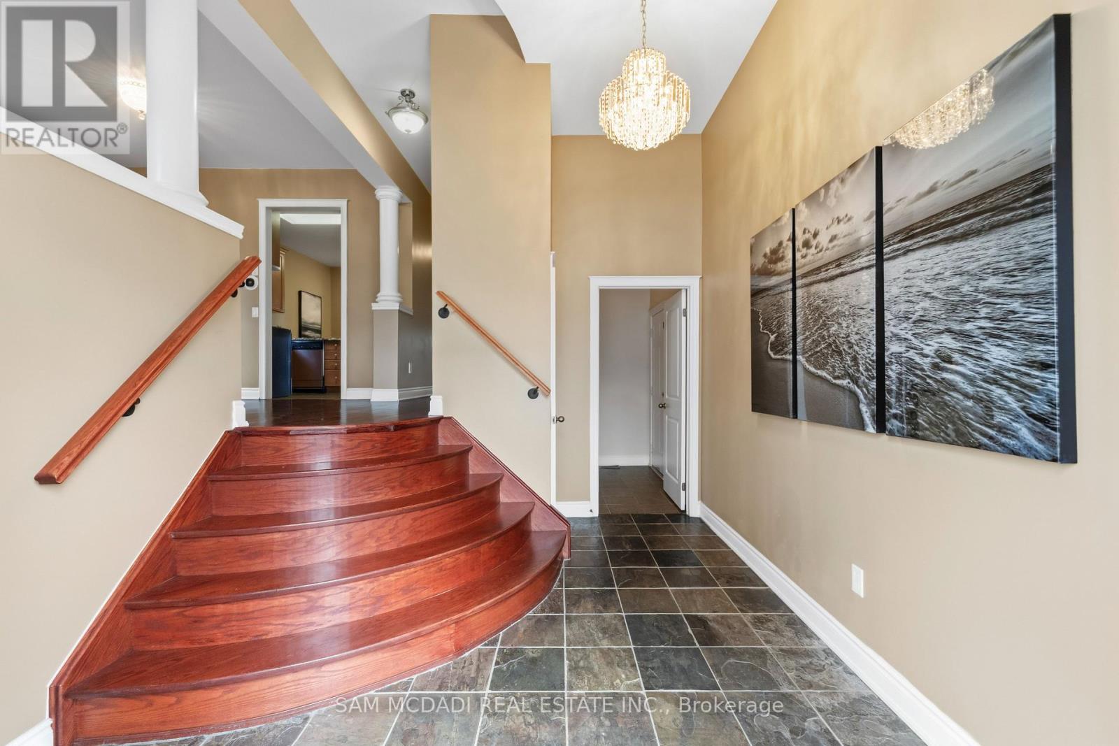 15 Eaglesprings Crescent, Brampton, Ontario  L6P 2V8 - Photo 5 - W13718574