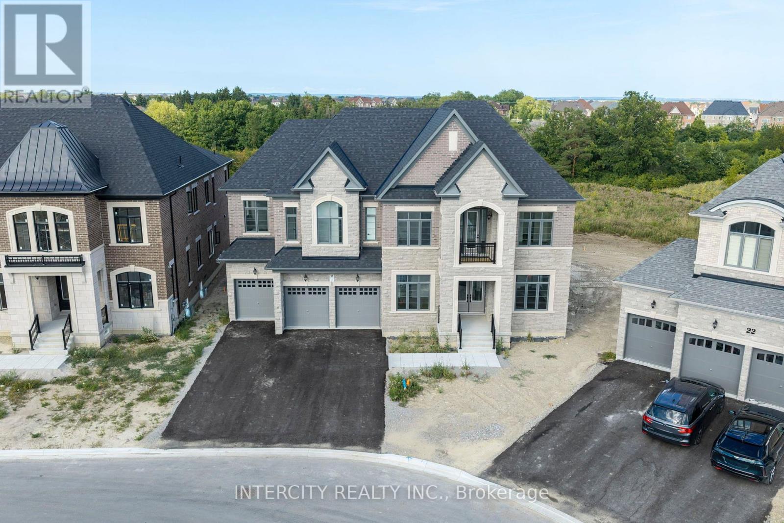 20 Gold Bottom Crescent — photo 1