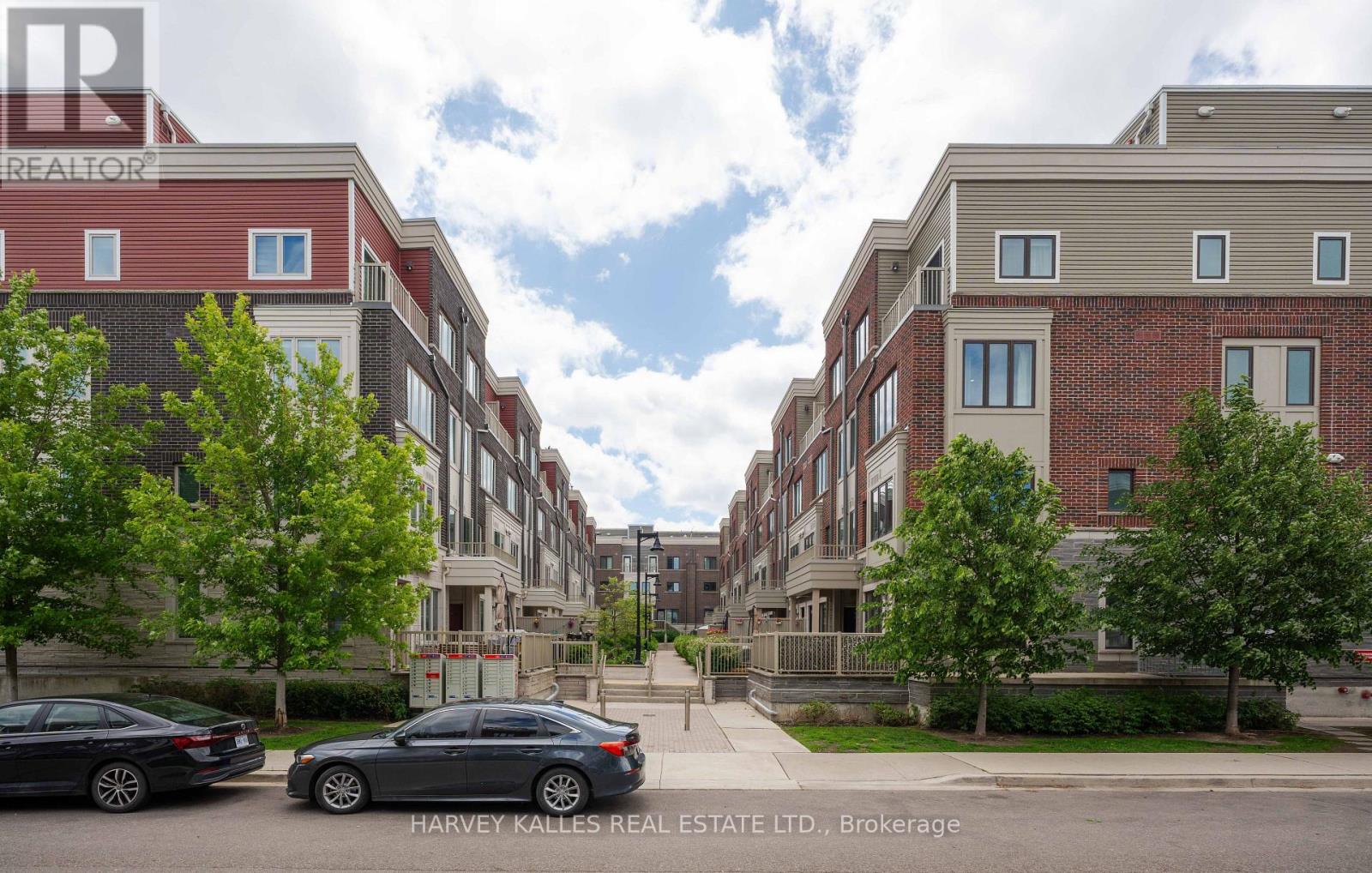 35 - 85 Eastwood Park Gardens, Toronto, Ontario  M8W 0B9 - Photo 3 - W13714834