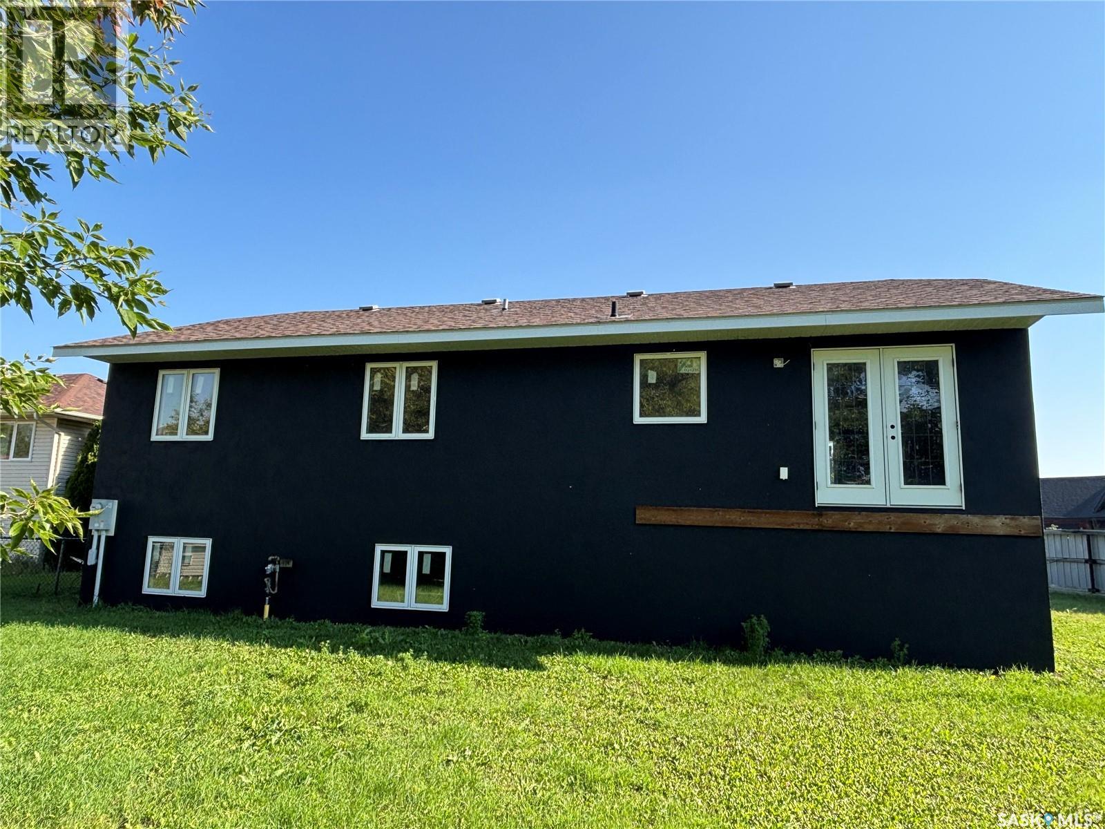 117 Carson Bay, Lampman, Saskatchewan  S0C 0B5 - Photo 5 - SK043812