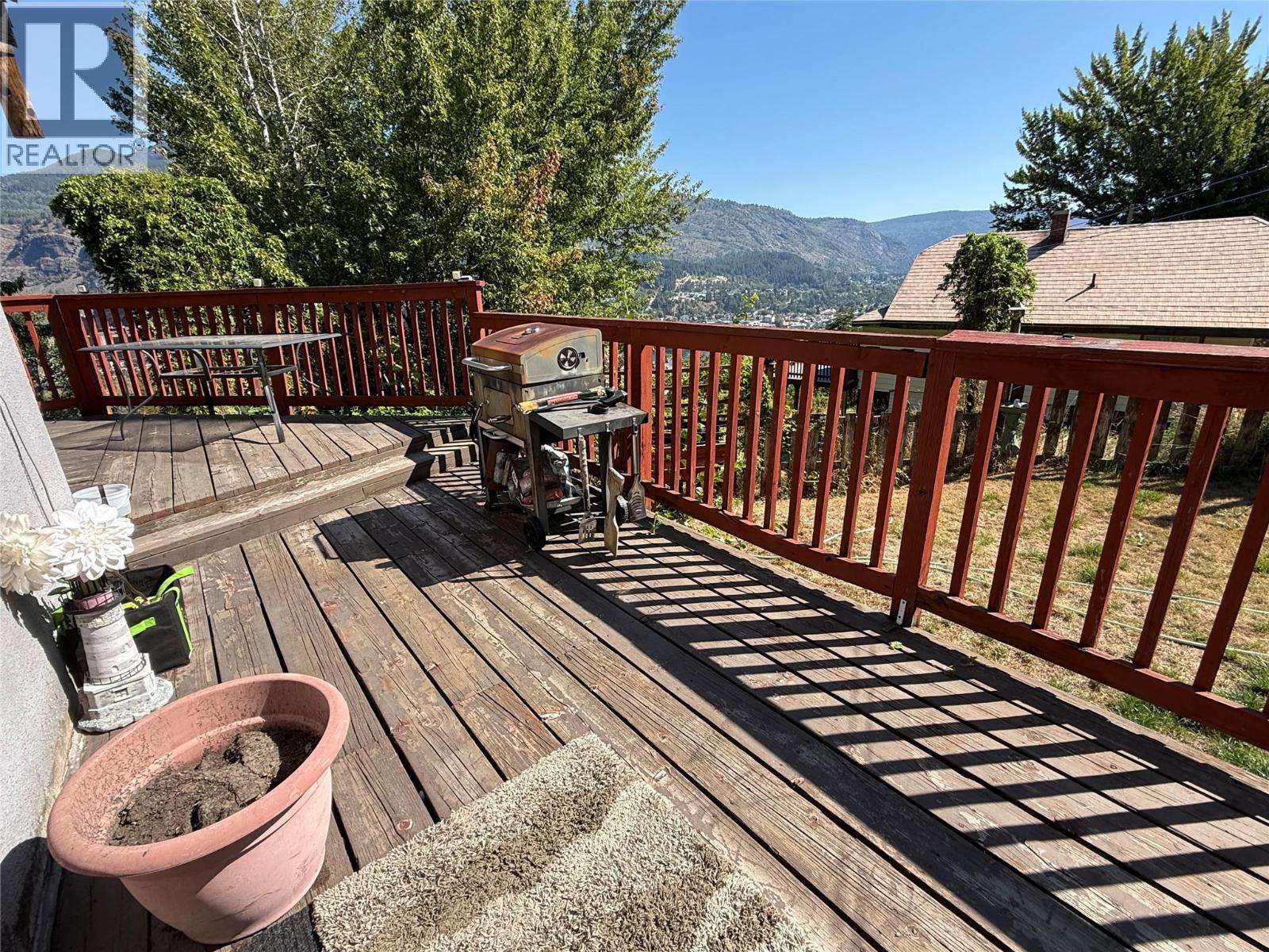 943 Mountain Street, Trail, British Columbia V1R 3G6 - Photo 3 - 10398793