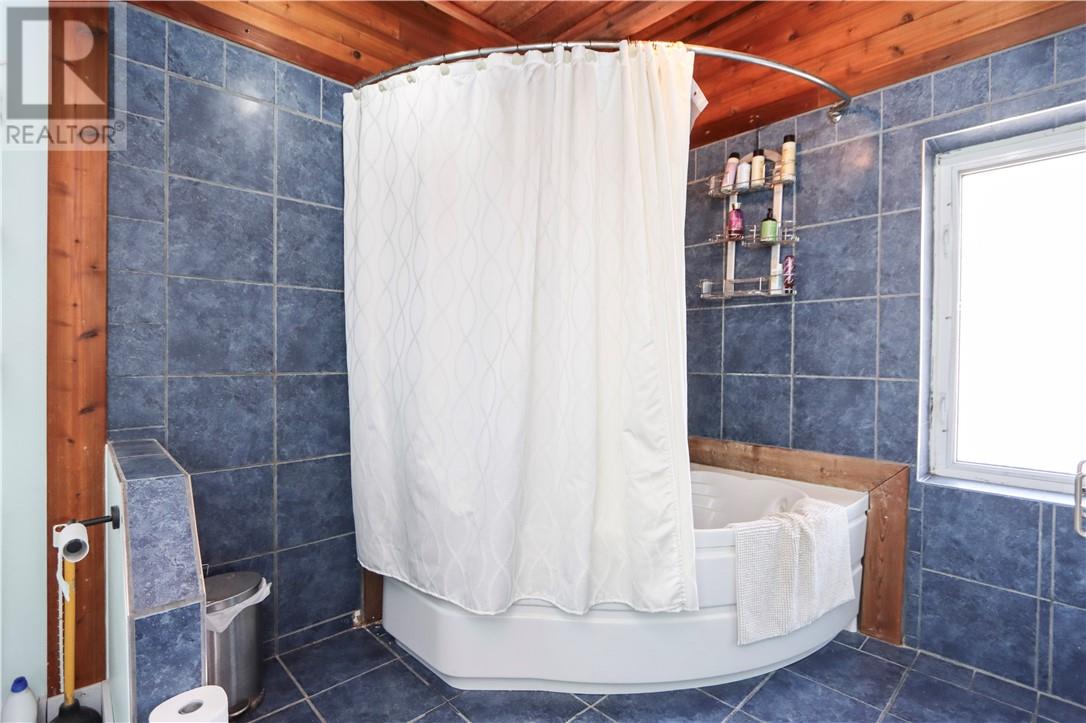 6 Diorite Street, Copper Cliff, Ontario  P0M 1N0 - Photo 27 - 2130033