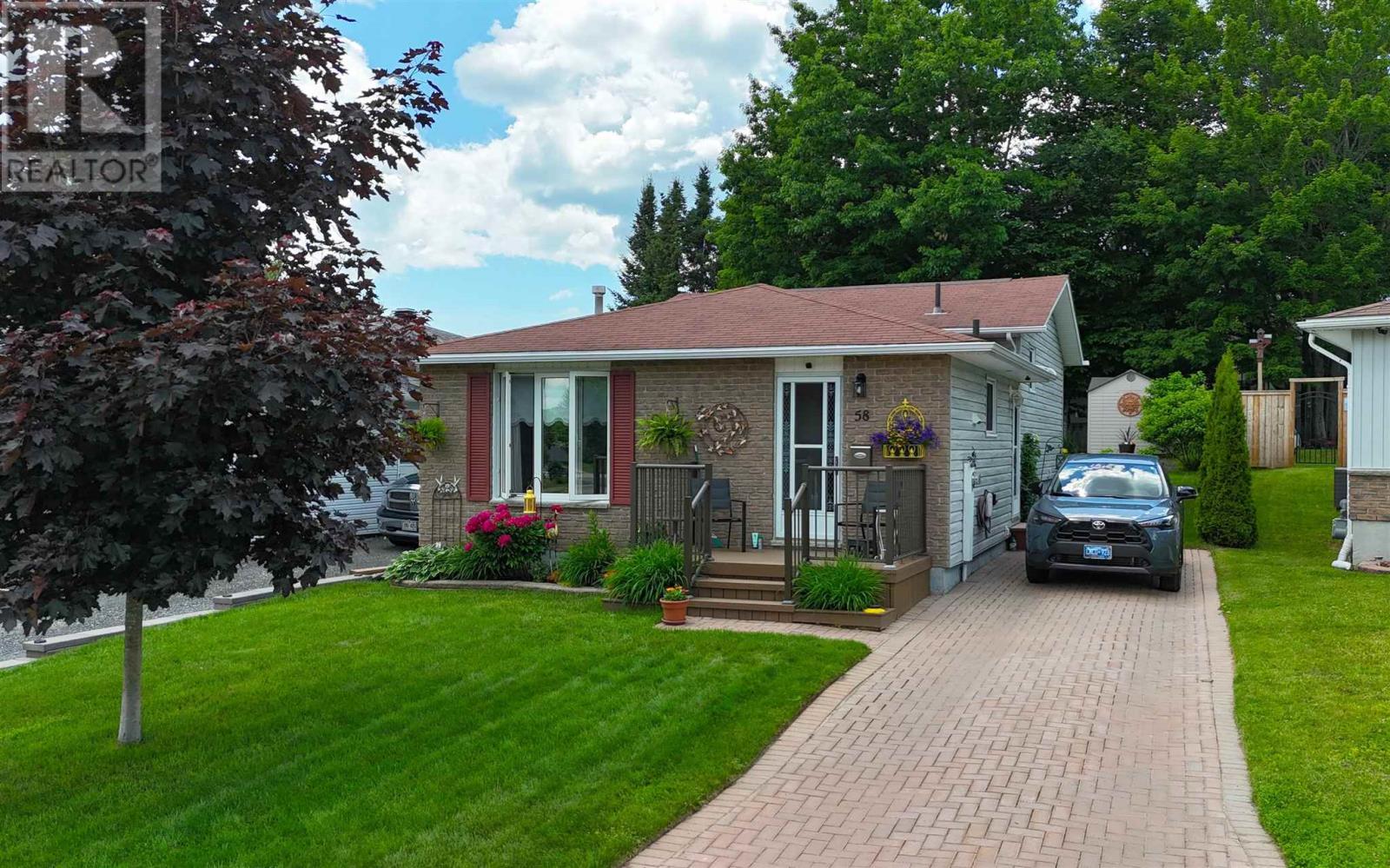 58 Stewart Cres, Elliot Lake, Ontario  P5A 3C4 - Photo 2 - SM262339