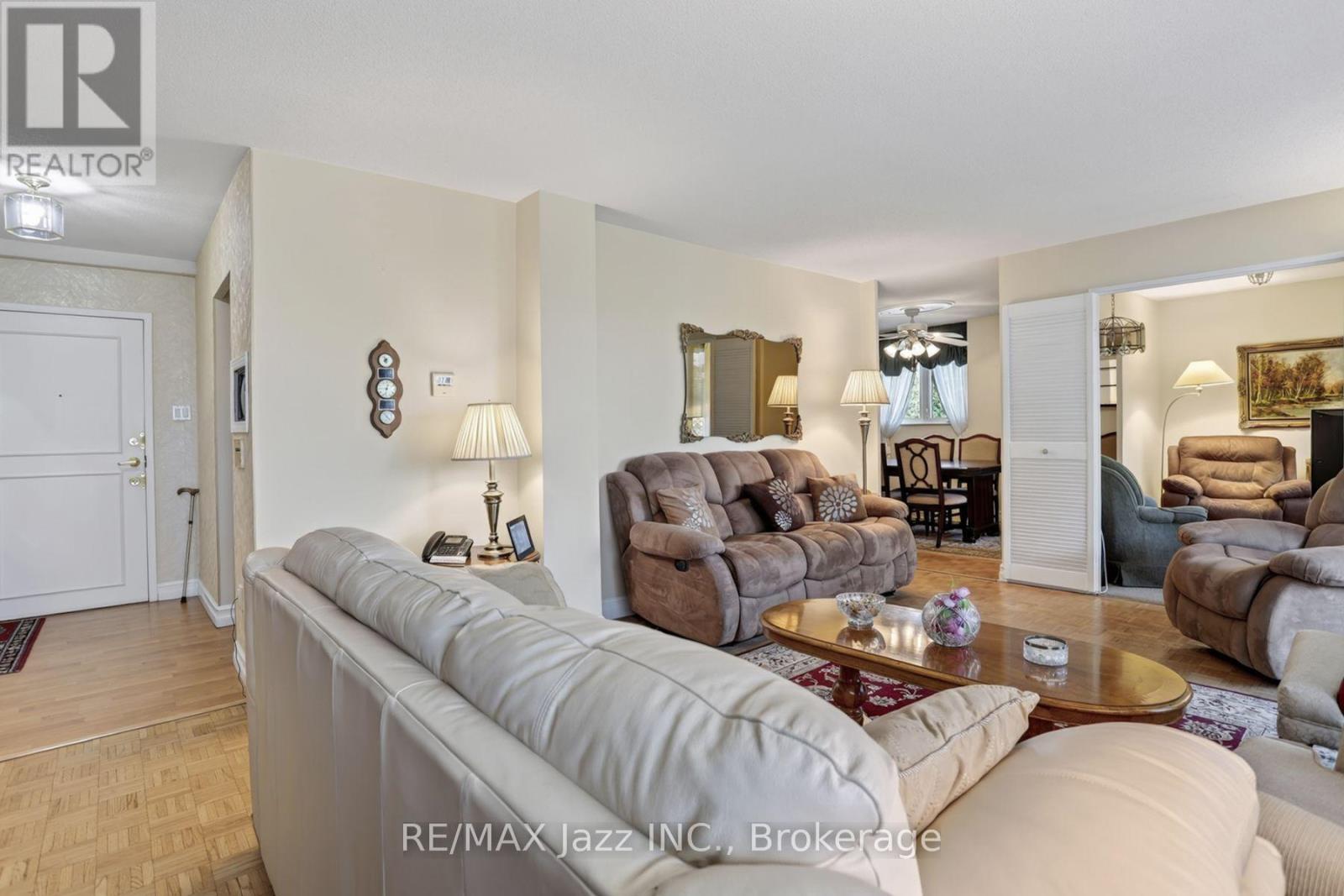 401 - 363 Simcoe Street N, Oshawa, Ontario  L1G 4T2 - Photo 10 - E13718748