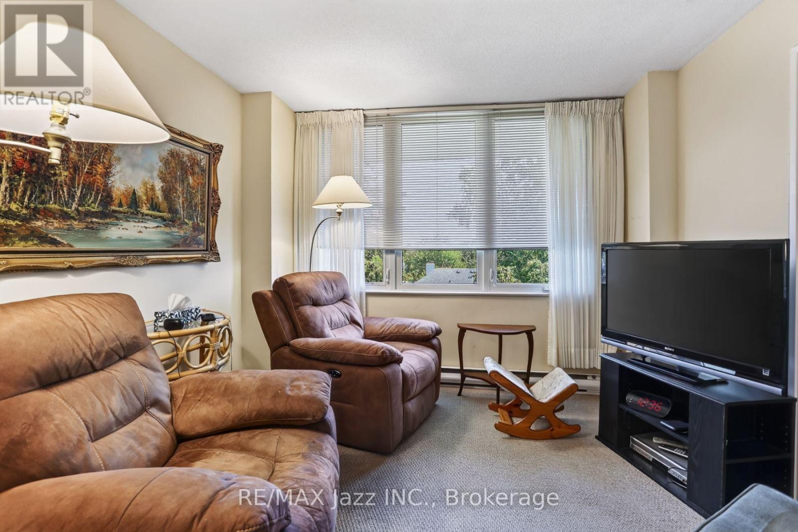 401 - 363 Simcoe Street N, Oshawa, Ontario  L1G 4T2 - Photo 15 - E13718748