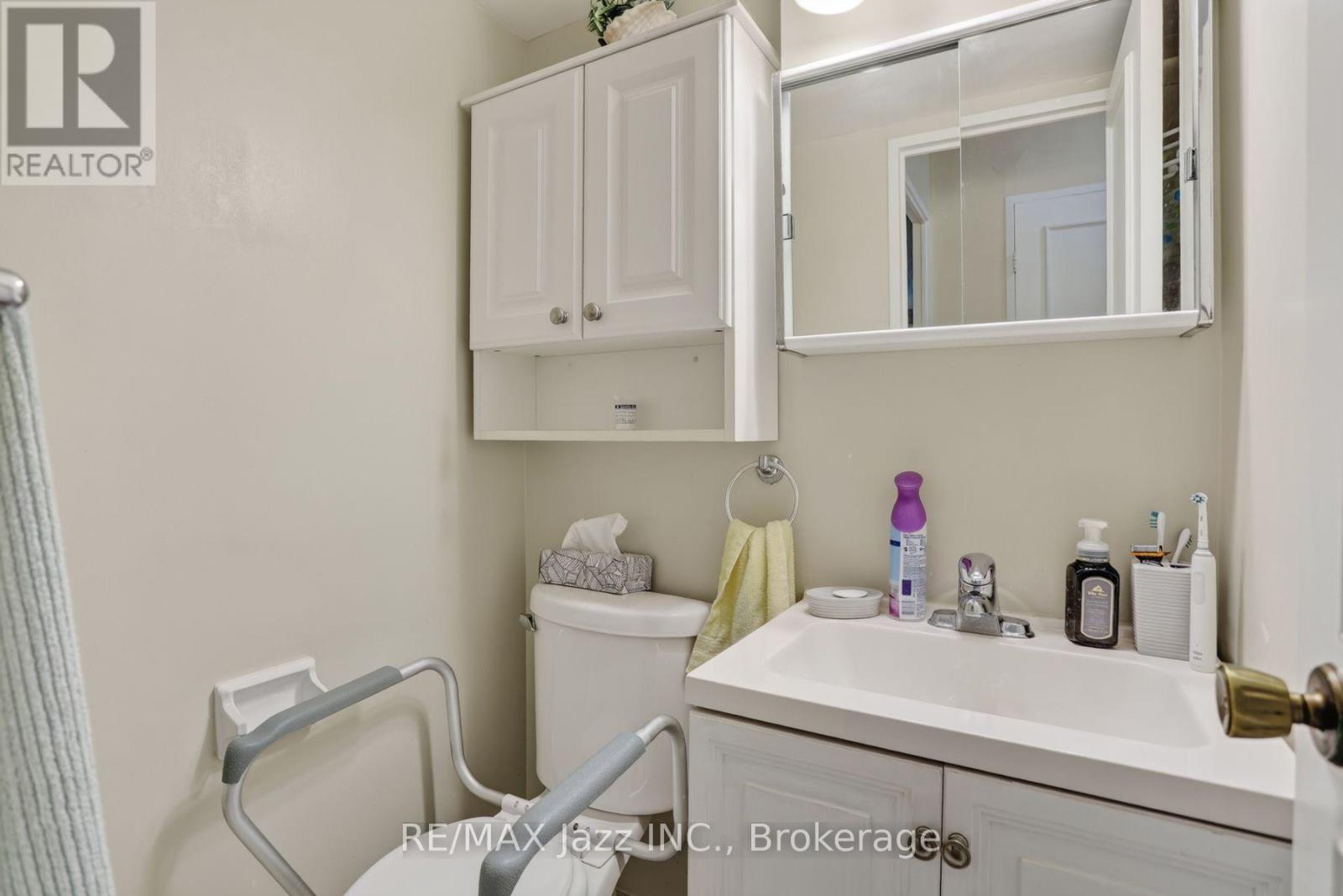 401 - 363 Simcoe Street N, Oshawa, Ontario  L1G 4T2 - Photo 32 - E13718748