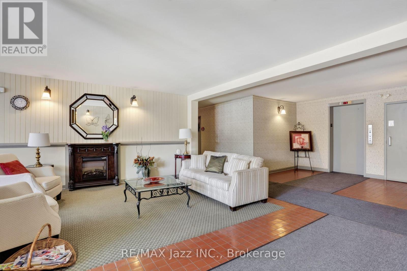 401 - 363 Simcoe Street N, Oshawa, Ontario  L1G 4T2 - Photo 4 - E13718748