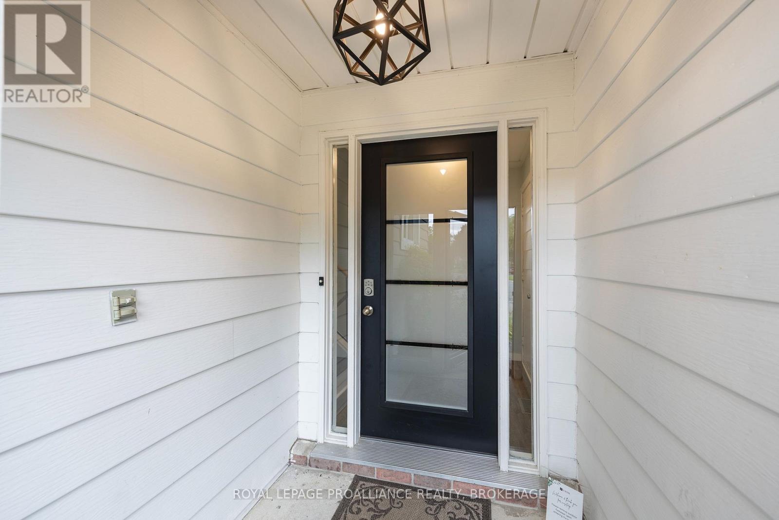868 Allum Avenue, Kingston, Ontario  K7M 7A1 - Photo 4 - X13718736