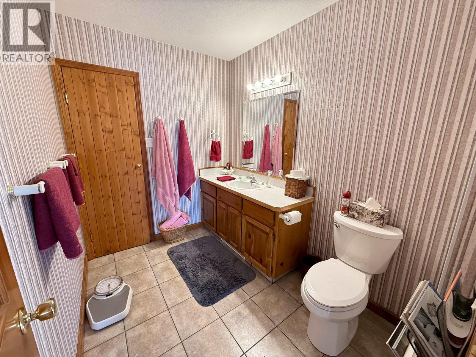 5790 Timothy Lake Road, Lac La Hache, British Columbia  V0K 1T0 - Photo 21 - R3155984