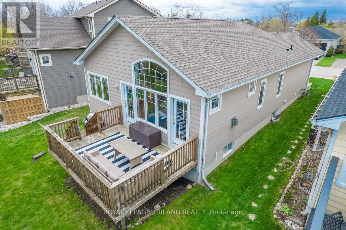 17 Village Gate, Lambton Shores, Ontario  N0M 1T0 - Photo 35 - X13718814