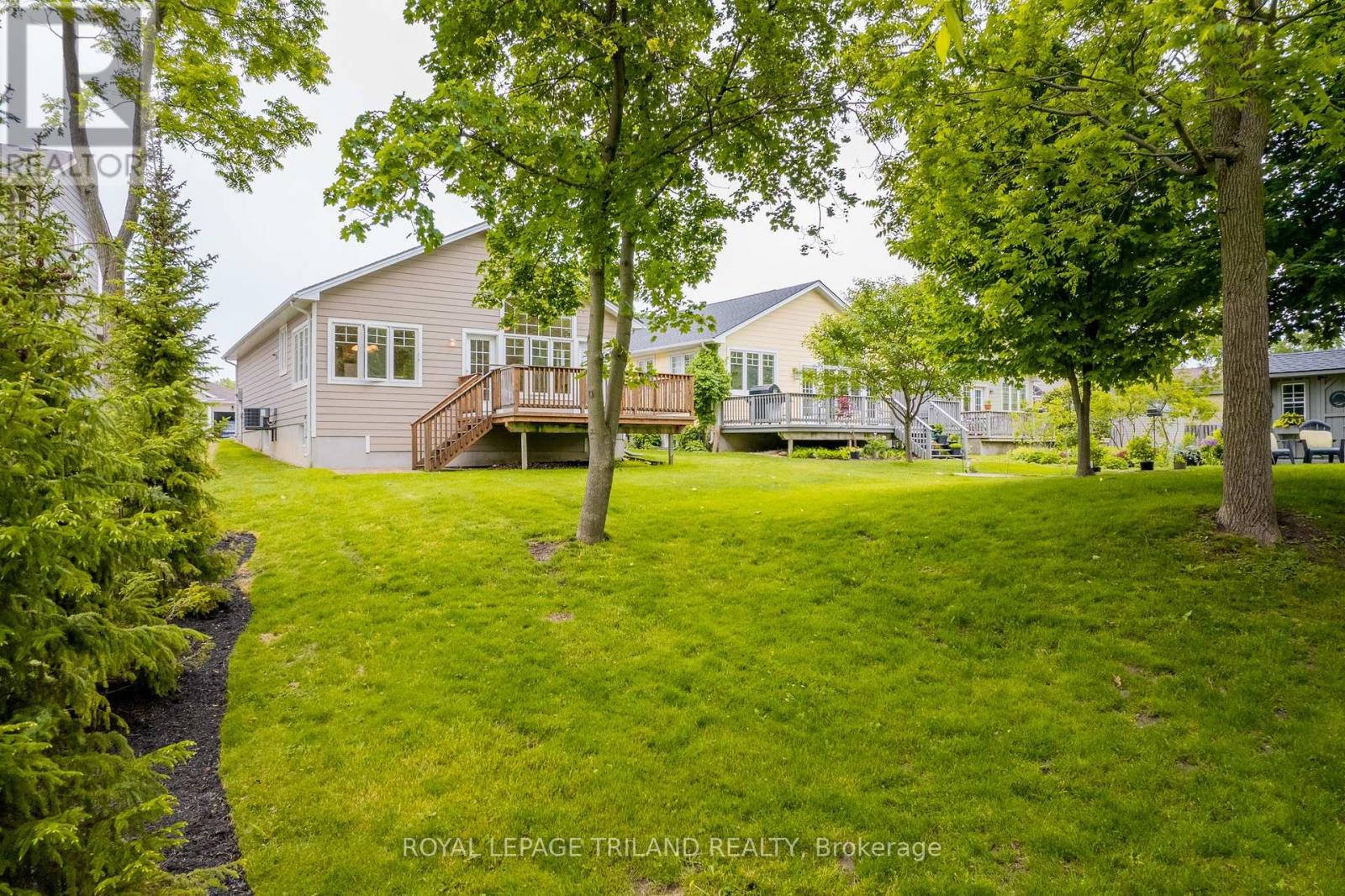 17 Village Gate, Lambton Shores, Ontario  N0M 1T0 - Photo 40 - X13718814