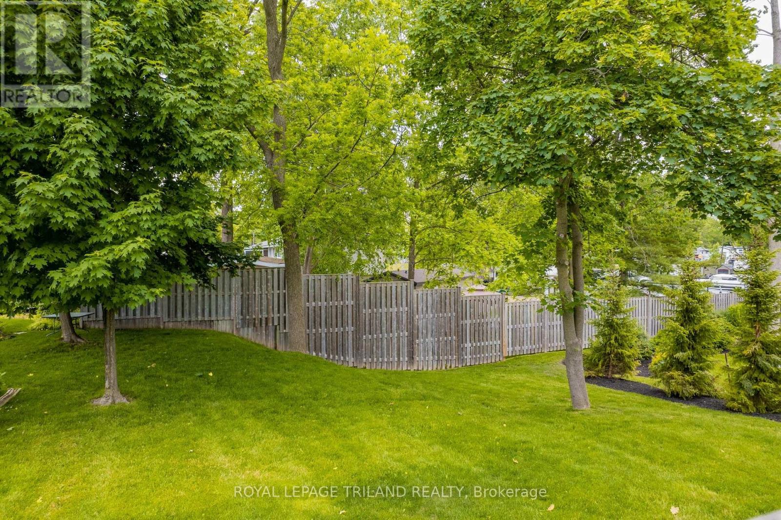 17 Village Gate, Lambton Shores, Ontario  N0M 1T0 - Photo 41 - X13718814
