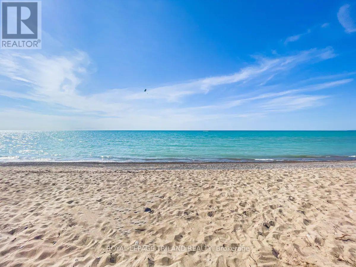 17 Village Gate, Lambton Shores, Ontario  N0M 1T0 - Photo 45 - X13718814