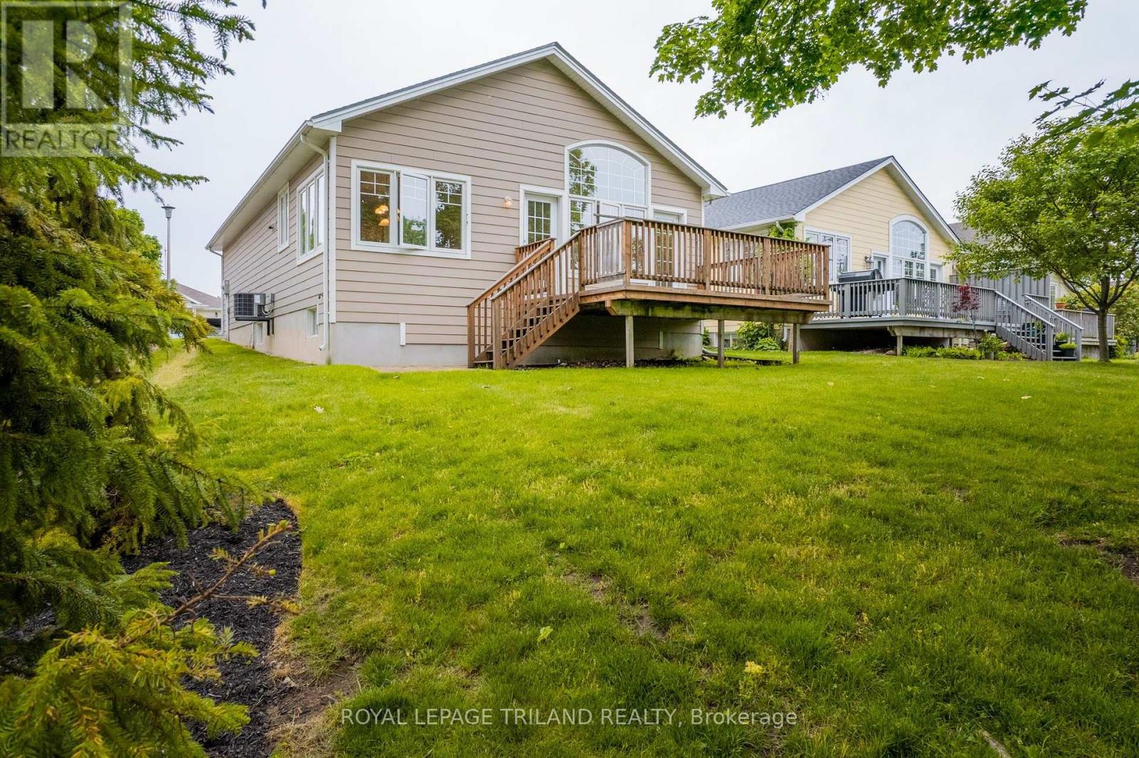 17 Village Gate, Lambton Shores, Ontario  N0M 1T0 - Photo 6 - X13718814