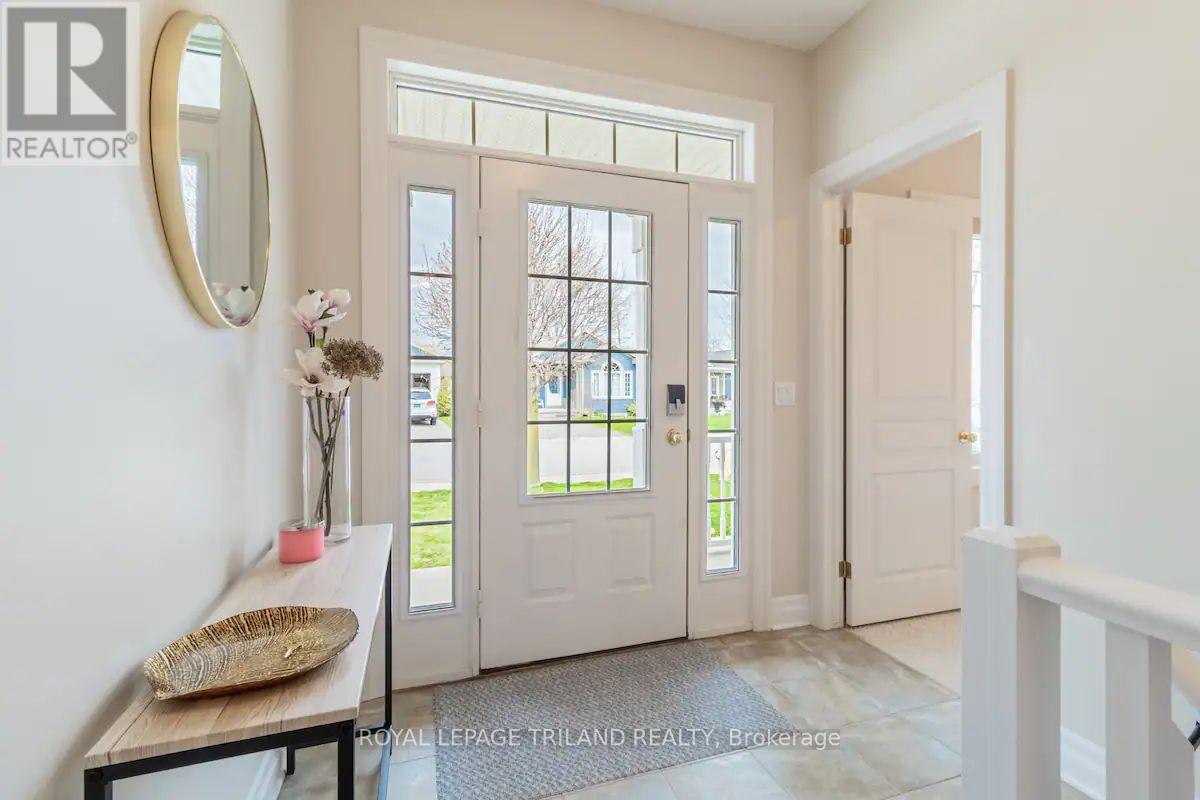 17 Village Gate, Lambton Shores, Ontario  N0M 1T0 - Photo 7 - X13718814