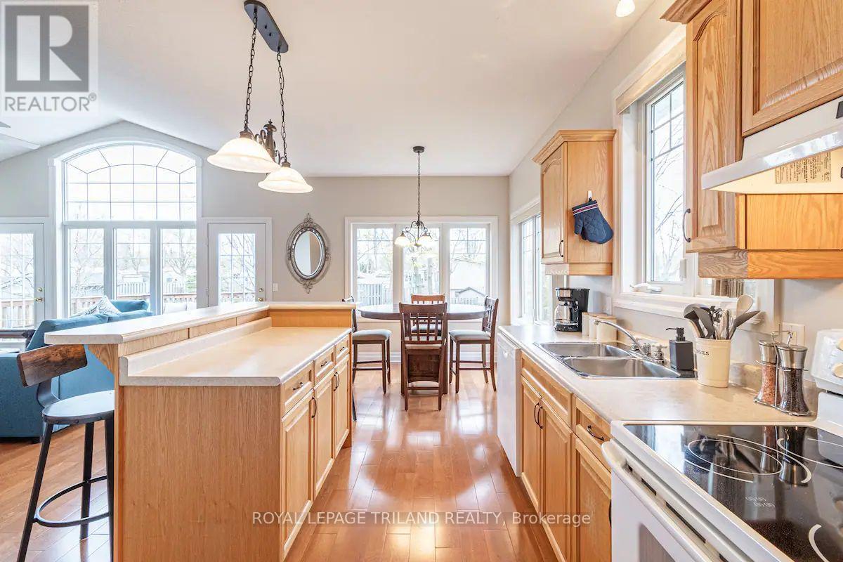 17 Village Gate, Lambton Shores, Ontario  N0M 1T0 - Photo 9 - X13718814