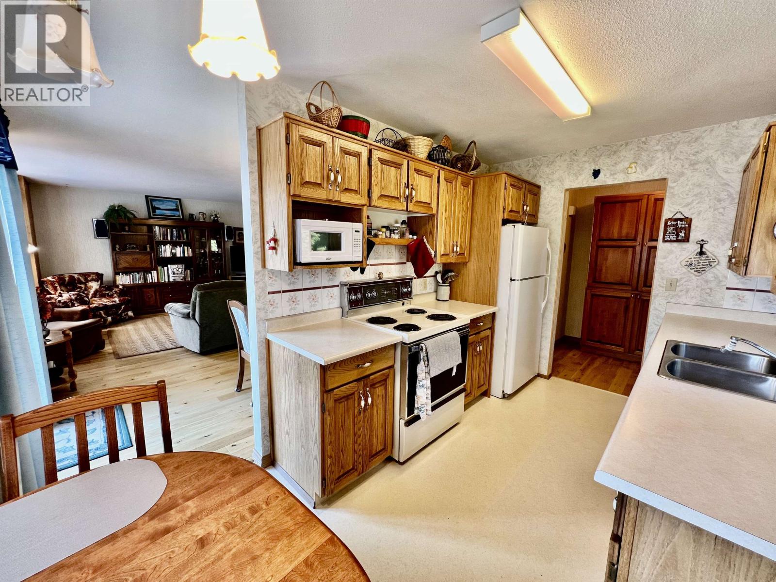 5790 Timothy Lake Road, Lac La Hache, British Columbia  V0K 1T0 - Photo 28 - R3155984