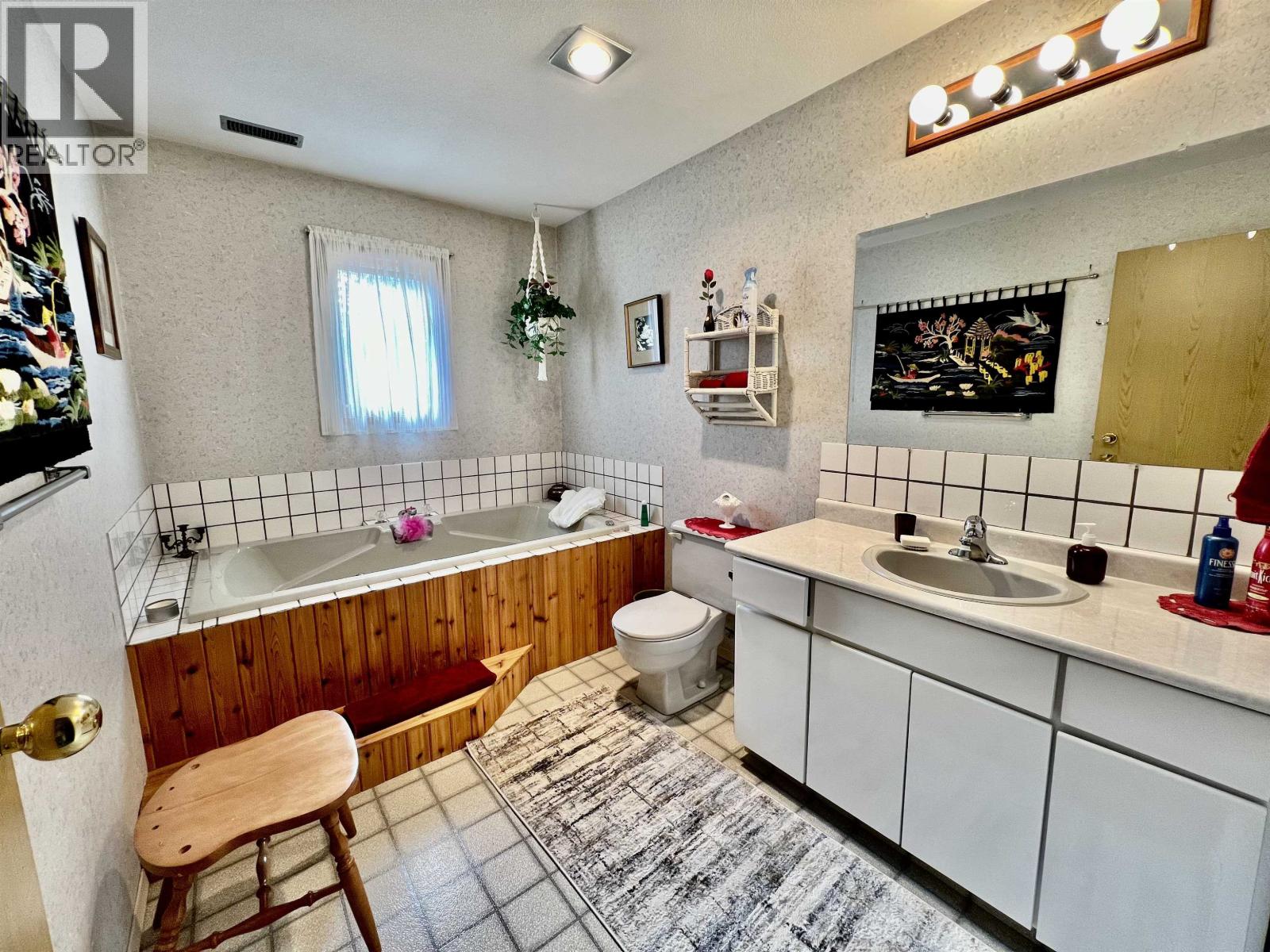 5790 Timothy Lake Road, Lac La Hache, British Columbia  V0K 1T0 - Photo 32 - R3155984