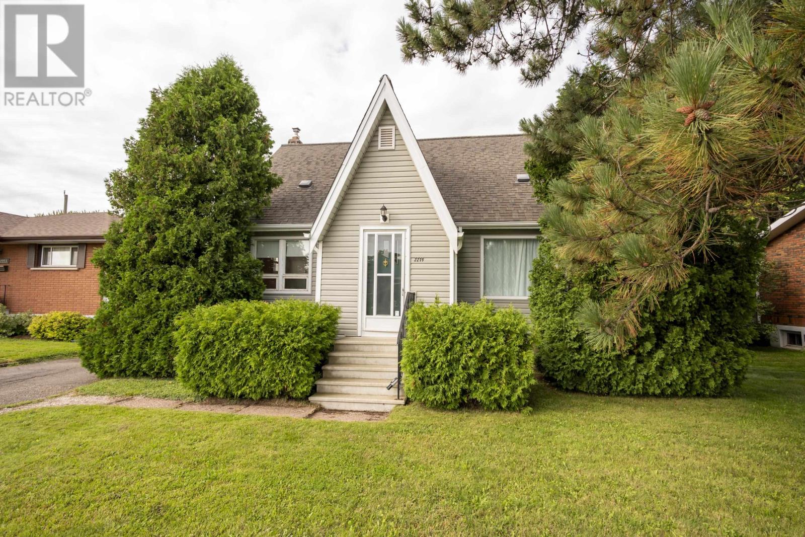 2219 Arthur St E, Thunder Bay, Ontario  P7E 5P3 - Photo 1 - TB2602546