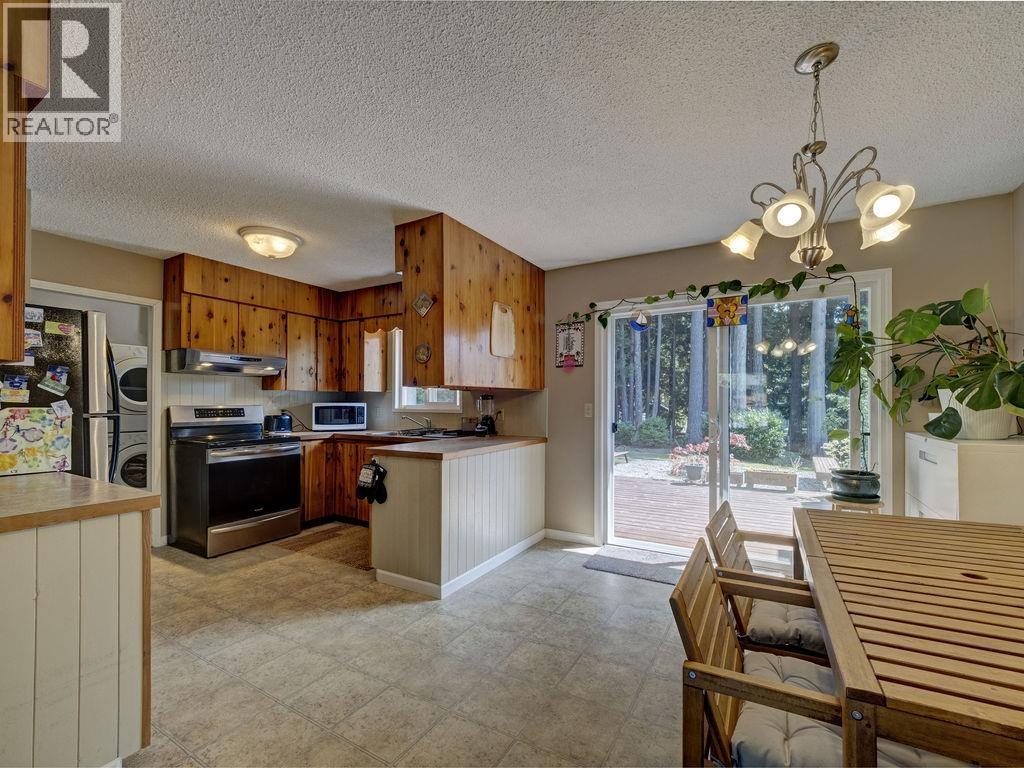 3367 Richards Road, Roberts Creek, British Columbia  V0N 2W2 - Photo 14 - R3150491