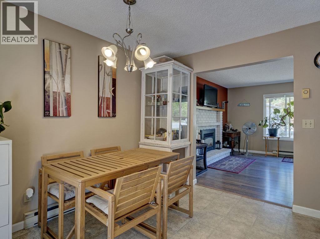 3367 Richards Road, Roberts Creek, British Columbia  V0N 2W2 - Photo 16 - R3150491
