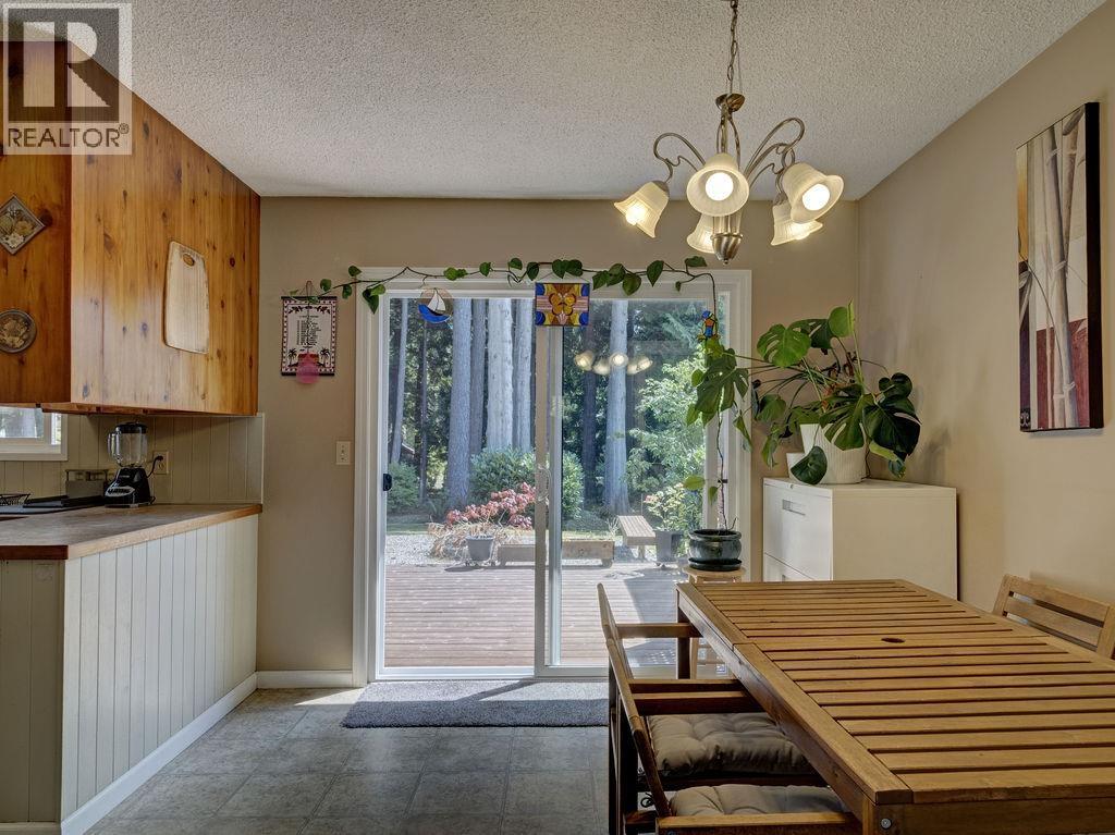 3367 Richards Road, Roberts Creek, British Columbia  V0N 2W2 - Photo 15 - R3150491