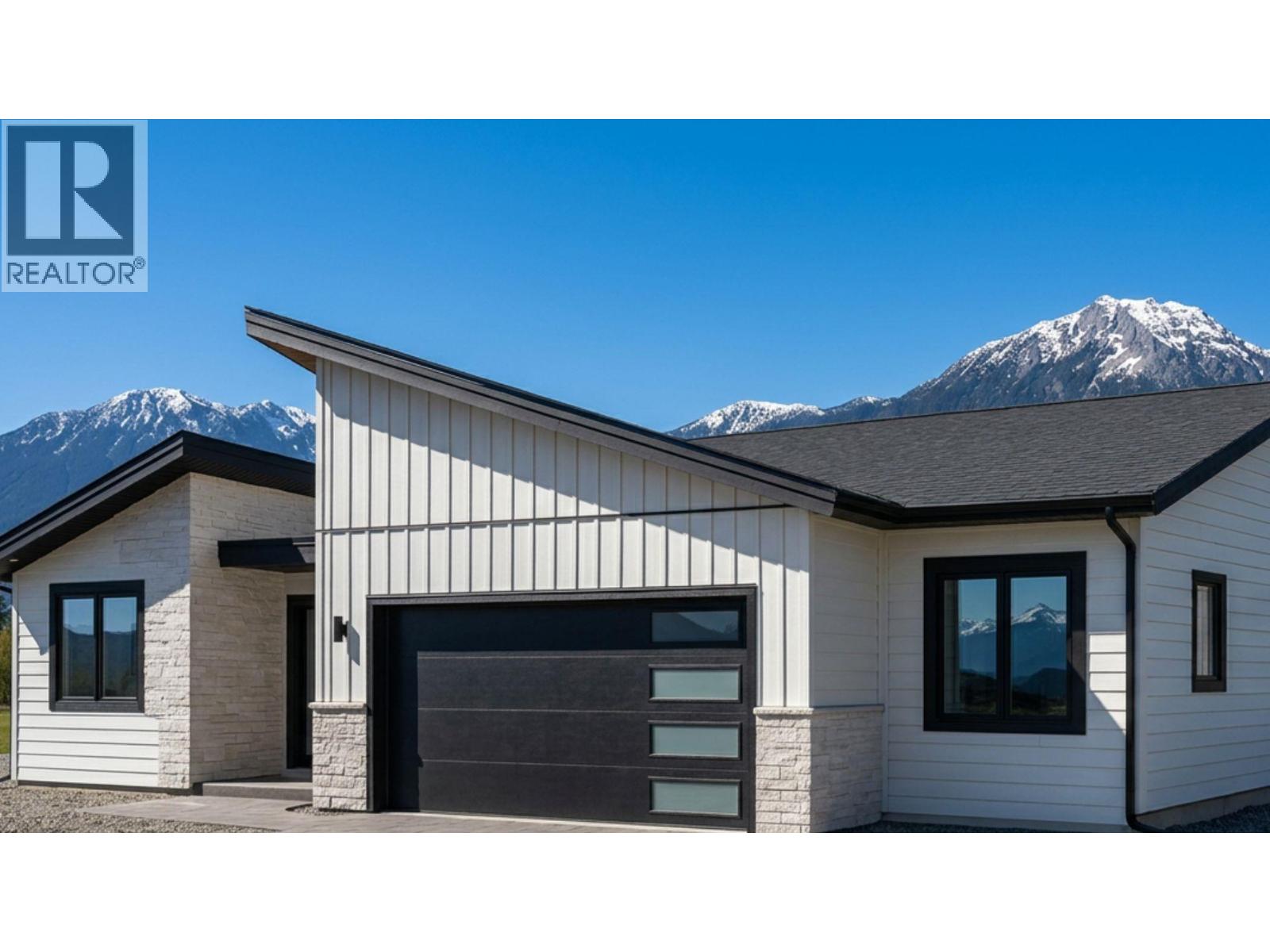 4962 Riverside Drive, Fairmont Hot Springs, British Columbia  V0B 1L1 - Photo 3 - 10396190