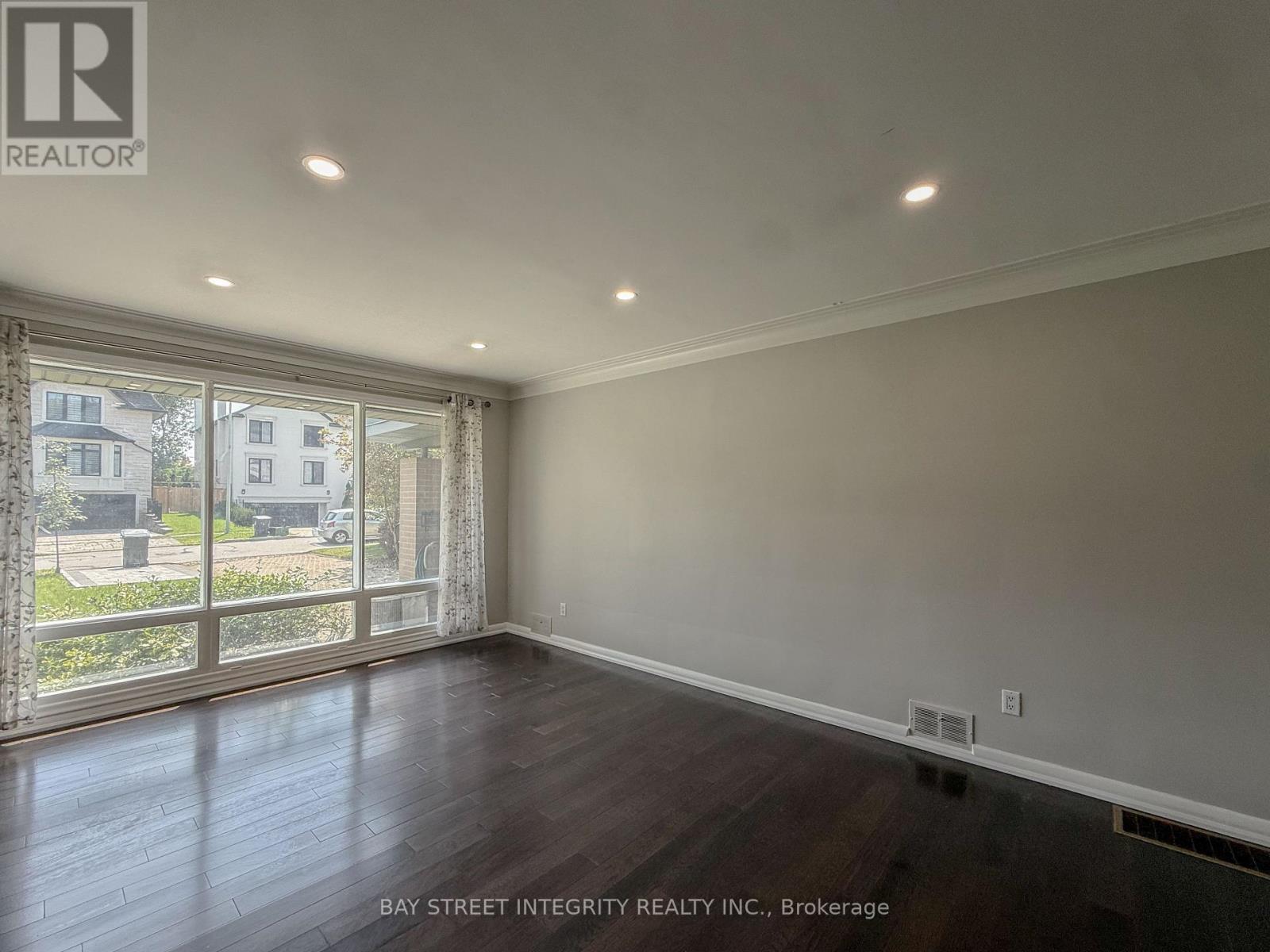 Upper - 40 Rippleton Road, Toronto, Ontario  M3B 1H6 - Photo 2 - C13718624