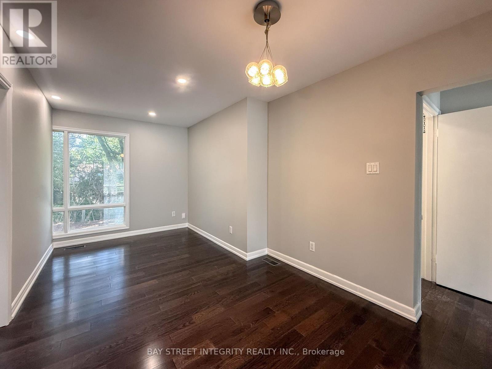 Upper - 40 Rippleton Road, Toronto, Ontario  M3B 1H6 - Photo 6 - C13718624