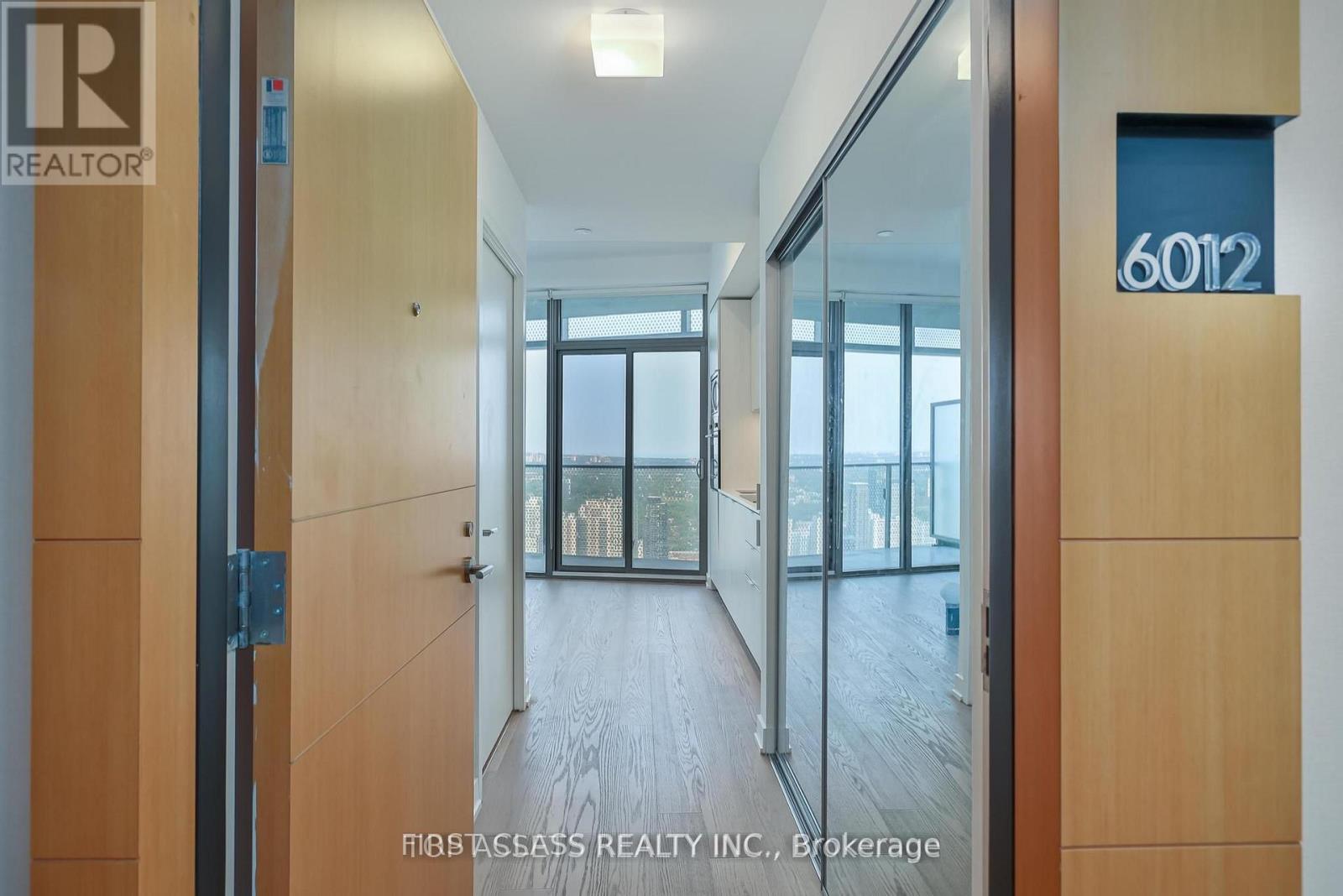 6012 - 11 Wellesley Street W, Toronto, Ontario  M4Y 0G4 - Photo 13 - C13718676
