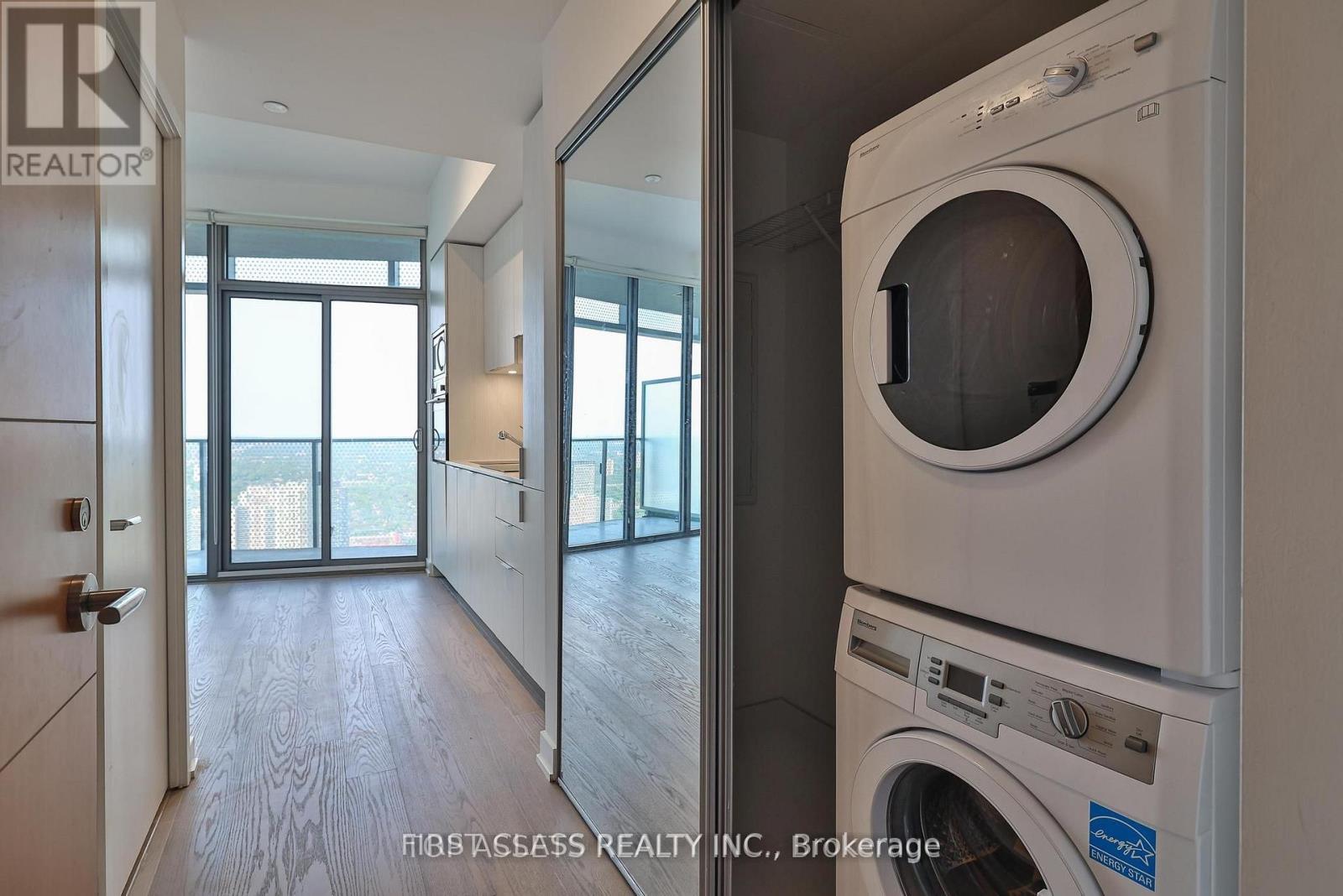 6012 - 11 Wellesley Street W, Toronto, Ontario  M4Y 0G4 - Photo 14 - C13718676