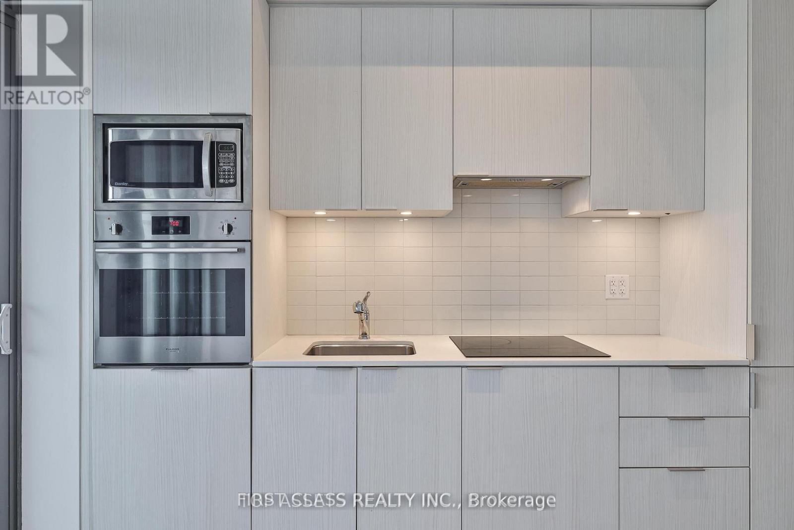 6012 - 11 Wellesley Street W, Toronto, Ontario  M4Y 0G4 - Photo 4 - C13718676