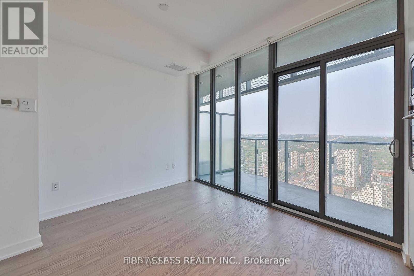6012 - 11 Wellesley Street W, Toronto, Ontario  M4Y 0G4 - Photo 7 - C13718676