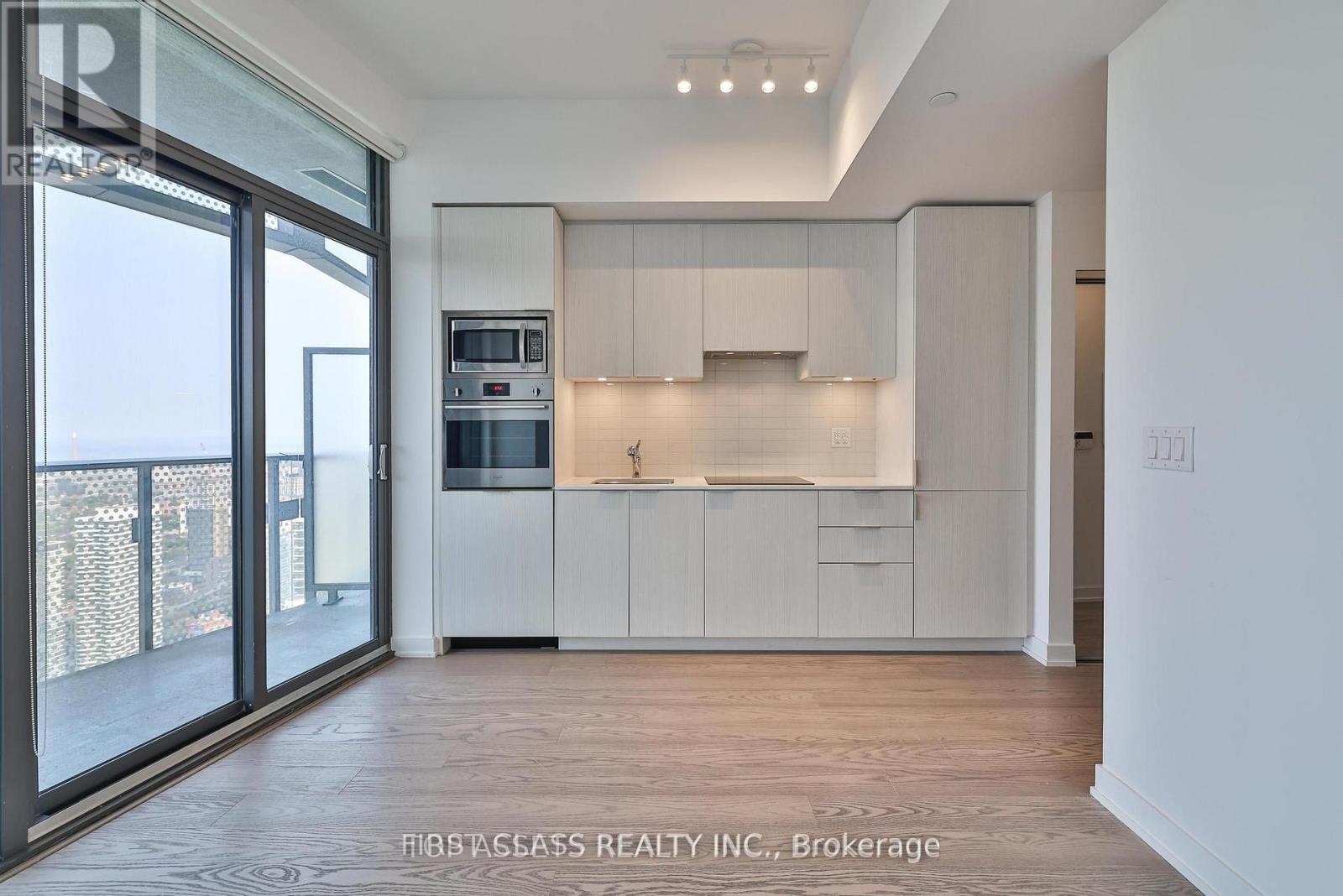 6012 - 11 Wellesley Street W, Toronto, Ontario  M4Y 0G4 - Photo 8 - C13718676