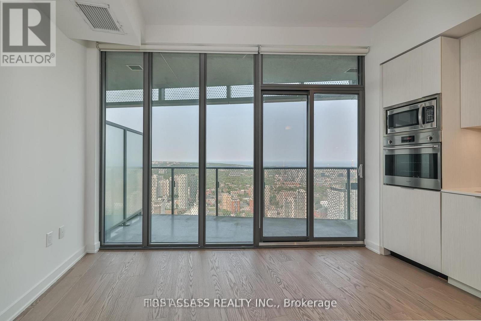6012 - 11 Wellesley Street W, Toronto, Ontario  M4Y 0G4 - Photo 9 - C13718676