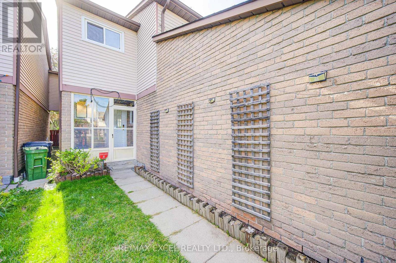 142 Shady Hollow Drive, Toronto, Ontario  M1V 2L8 - Photo 3 - E13718732