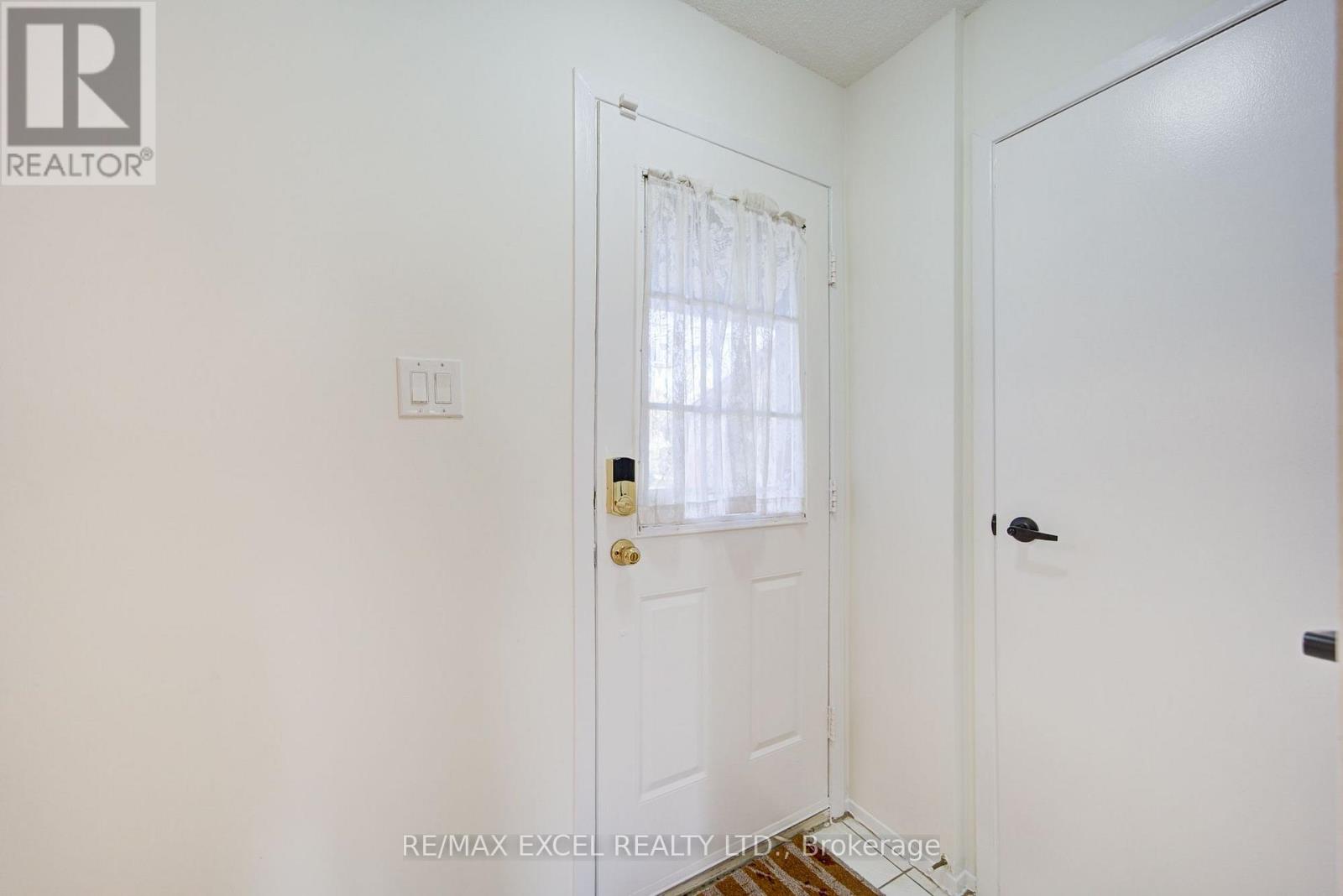 142 Shady Hollow Drive, Toronto, Ontario  M1V 2L8 - Photo 4 - E13718732