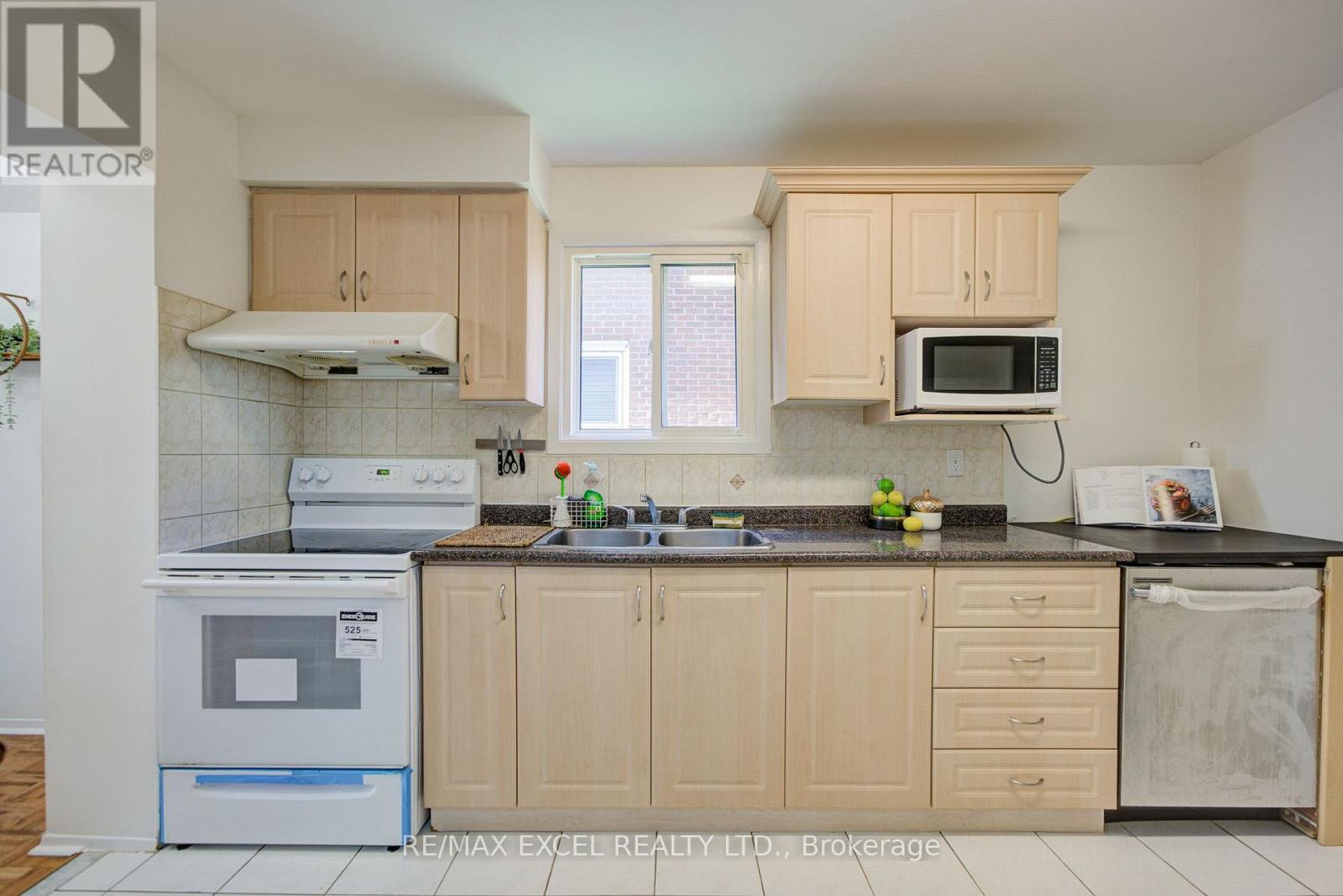 142 Shady Hollow Drive, Toronto, Ontario  M1V 2L8 - Photo 6 - E13718732