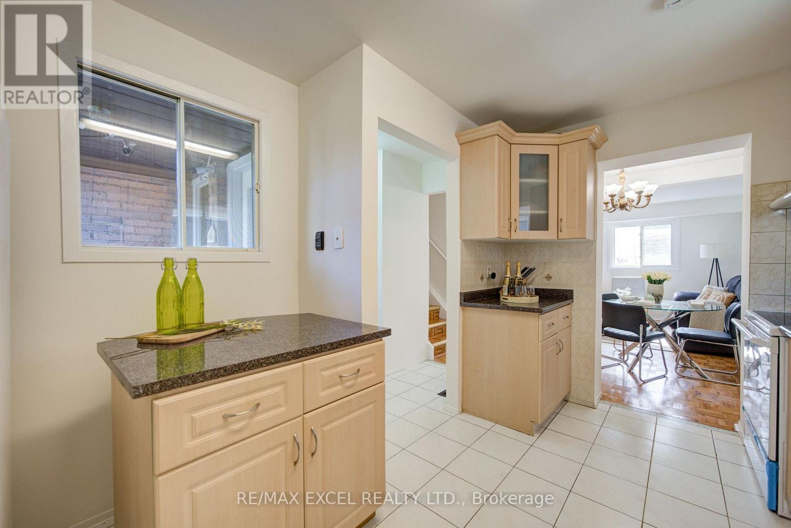 142 Shady Hollow Drive, Toronto, Ontario  M1V 2L8 - Photo 8 - E13718732