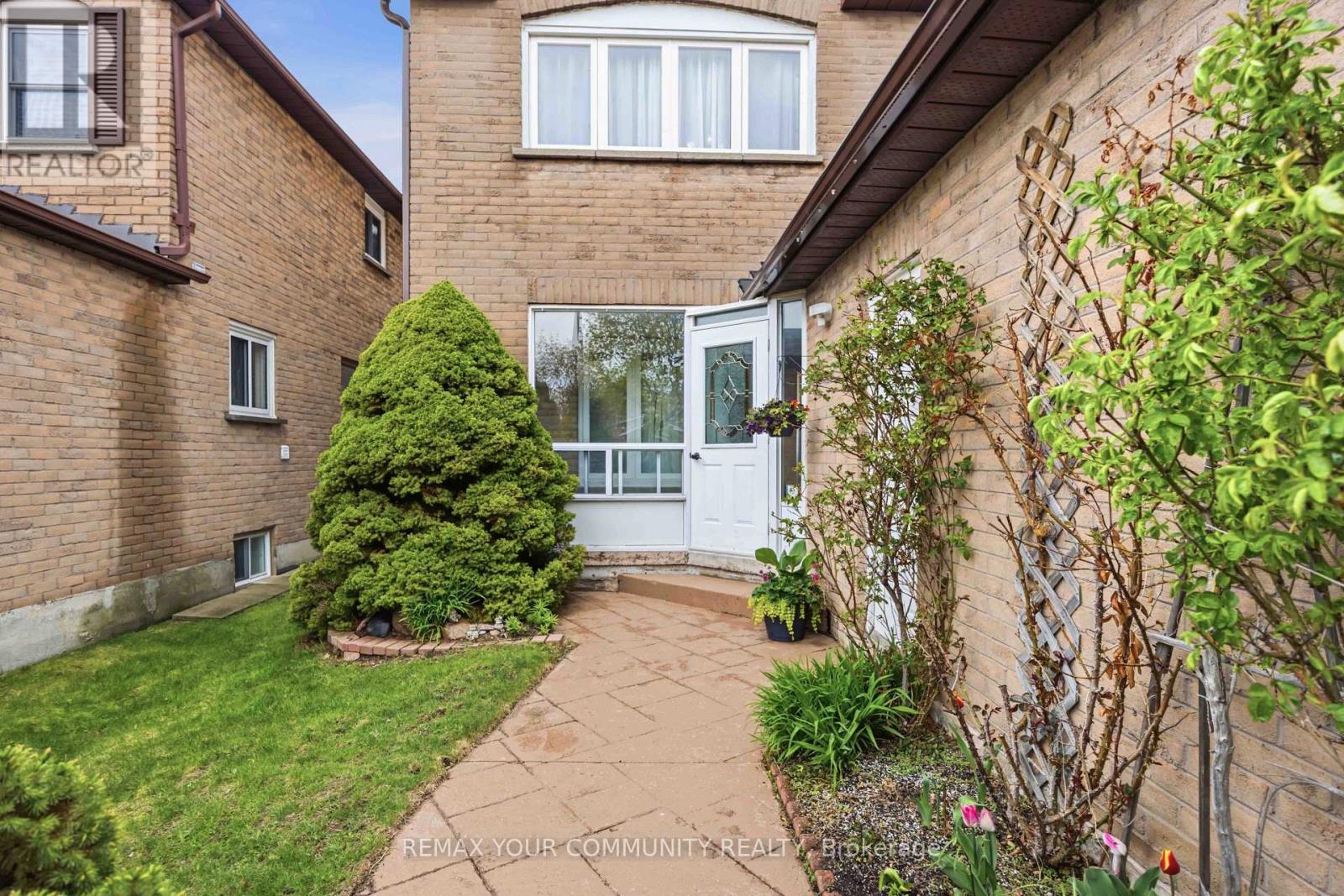 1706 Woodside Lane, Pickering, Ontario  L1V 4W3 - Photo 2 - E13718830
