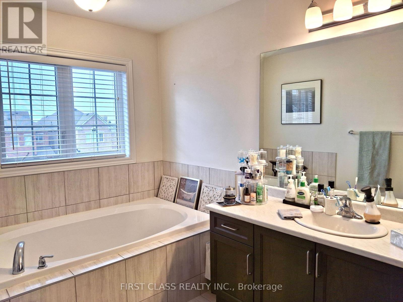 27 Clara May Avenue, East Gwillimbury, Ontario  L9N 0L6 - Photo 12 - N13718658