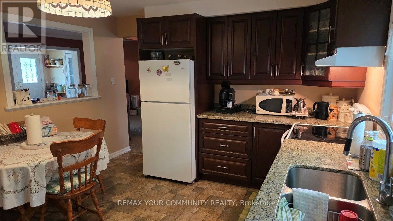 1031 Metro Road, Georgina, Ontario  L4P 3E9 - Photo 12 - N13718808