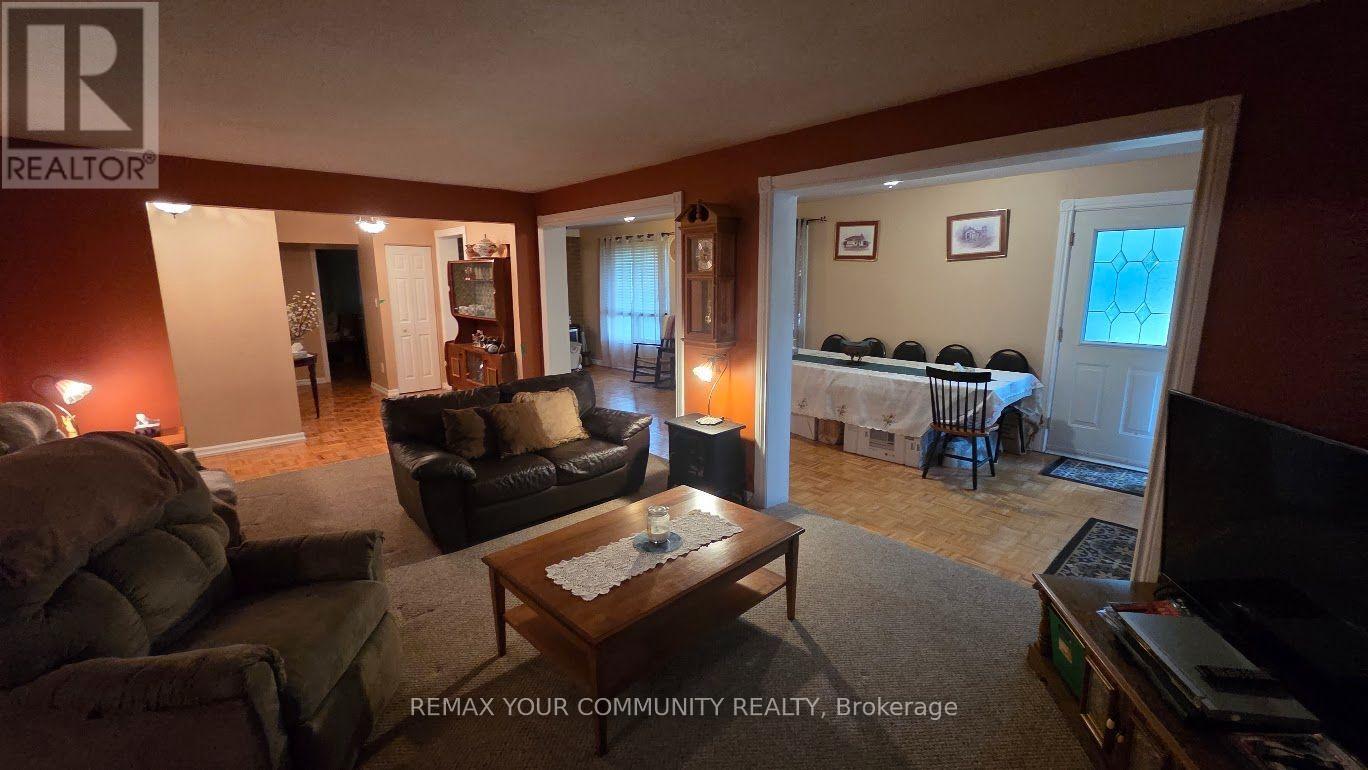 1031 Metro Road, Georgina, Ontario  L4P 3E9 - Photo 5 - N13718808