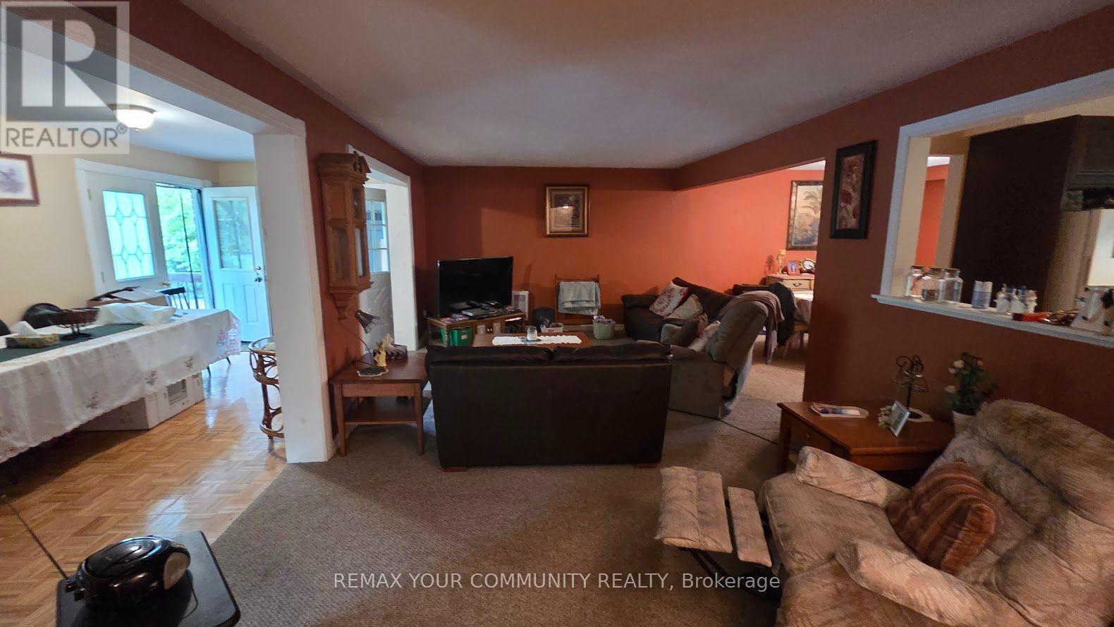 1031 Metro Road, Georgina, Ontario  L4P 3E9 - Photo 7 - N13718808