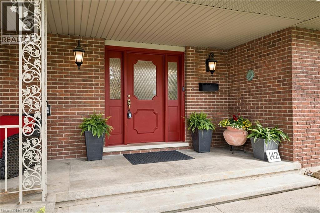 142 Carson Drive, Kitchener, Ontario  N2B 2Z2 - Photo 4 - 40858275
