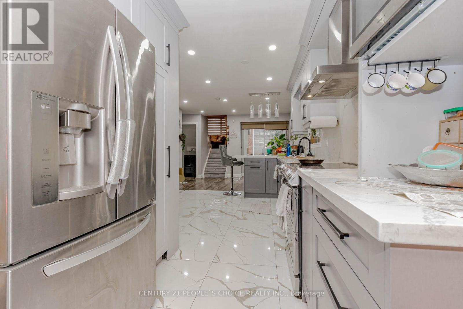 32 Elderwood Place, Brampton, Ontario  L6V 3N3 - Photo 9 - W13718646