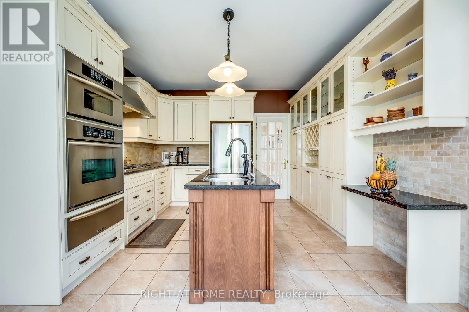 2175 ONEIDA COURT