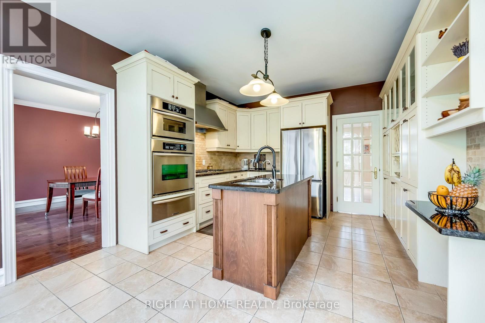 2175 Oneida Court, Mississauga, Ontario  L5C 4G5 - Photo 13 - W13718652